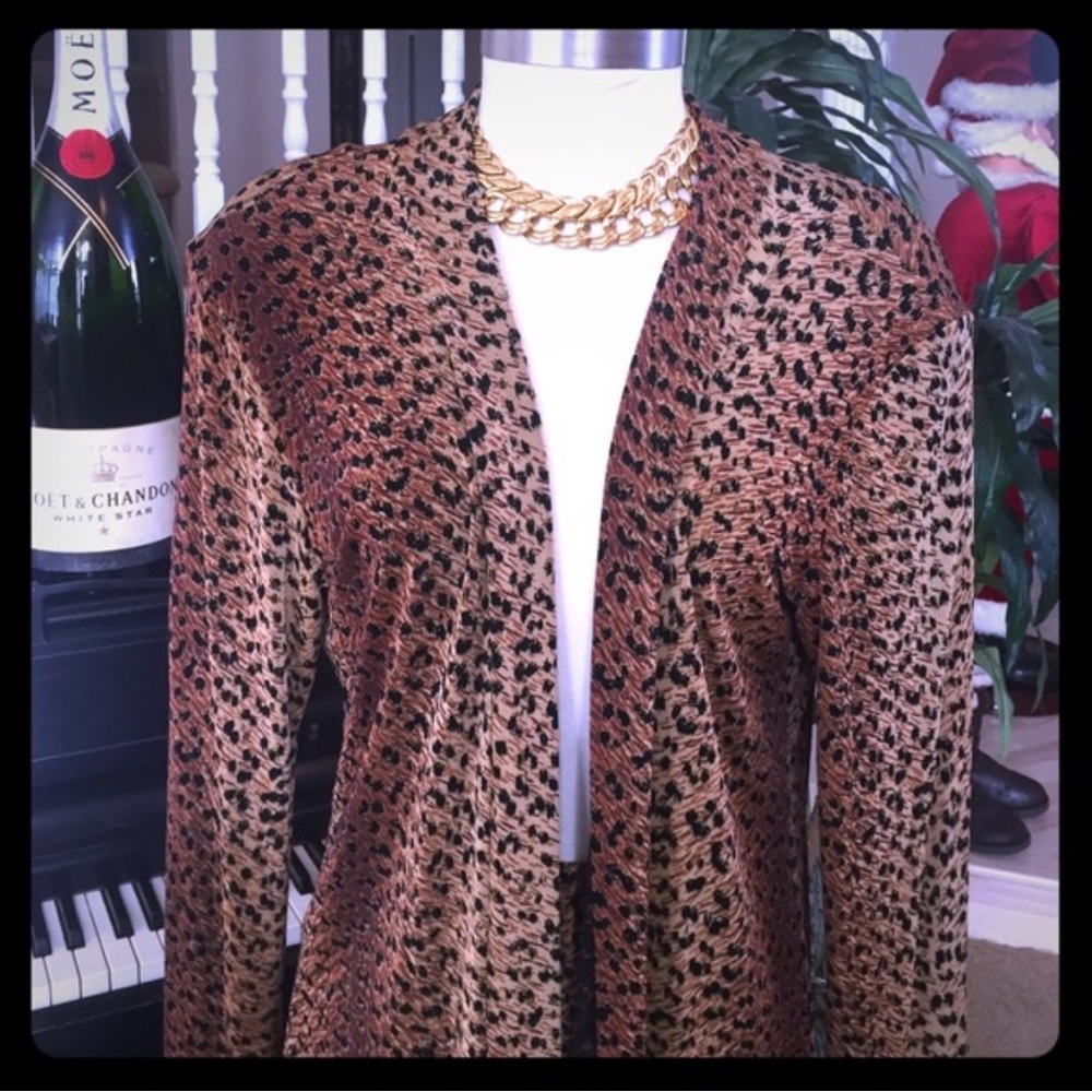 2 piece Lounge Set 🐆 - Picture 2 of 7